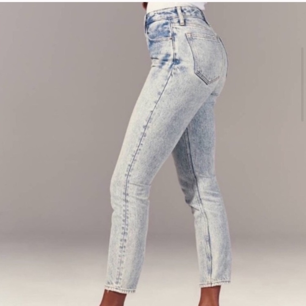 Abercrombie & Fitch High Rise Mom Jeans Size 25